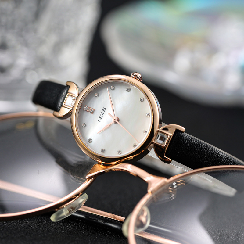 新款kezzi手表女学生时尚简约学院风ins刻字气质石英女表