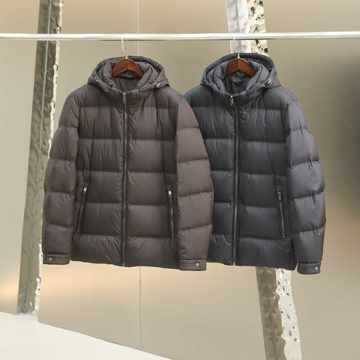 轻奢系列 高蓬松鸭绒 全身压胶分仓 冬季男士连帽经典排骨羽绒服