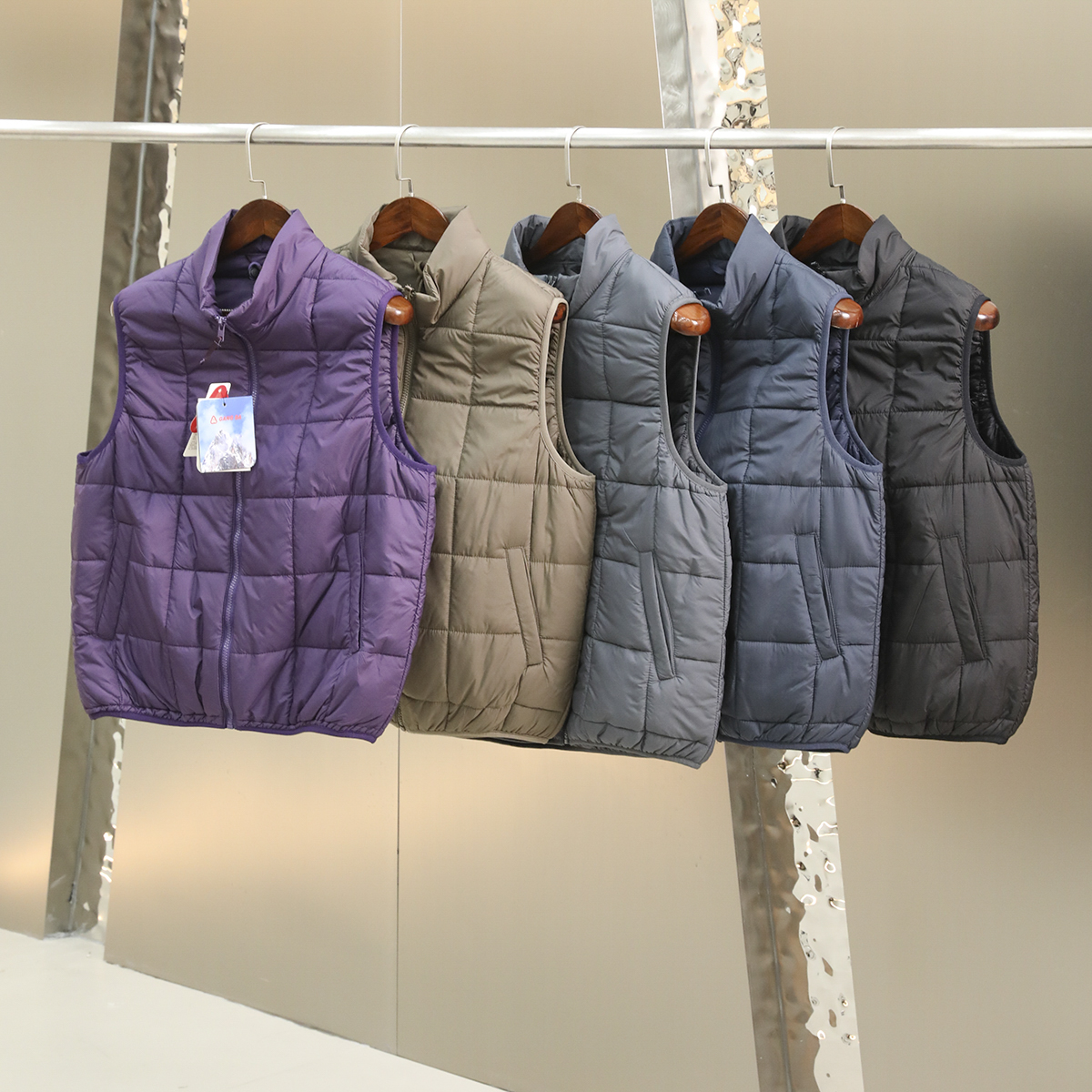 日系设计师款 中空发热纤维 御寒保暖 情侣可收纳立领棉马甲背心