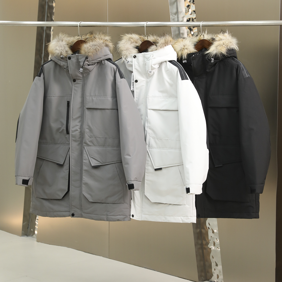 奢华鼎配 90鸭绒+压胶分仓 真貉子毛领 秋冬男士中长款连帽羽绒服