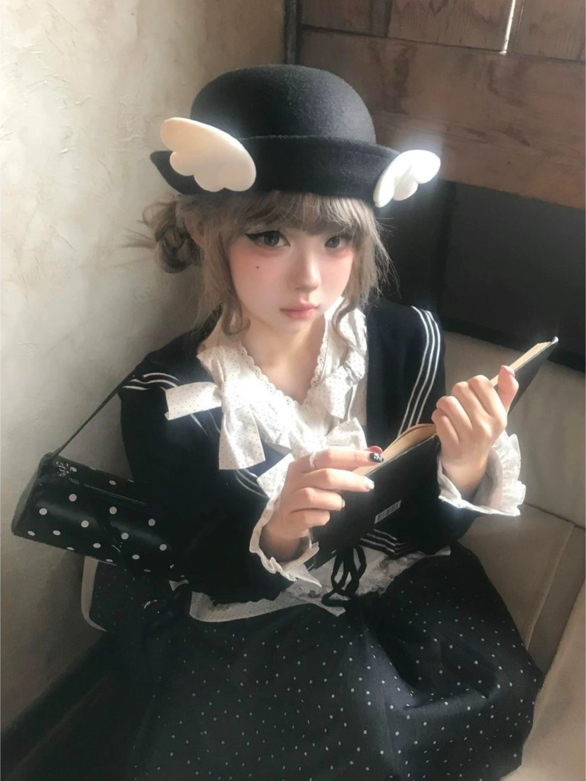 甜美洛丽塔爱心翅膀黑色毛呢渔夫帽子女秋季小众设计感盆帽小礼帽