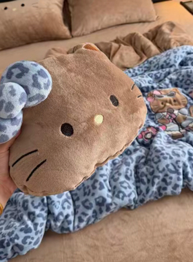 黑皮KT抱枕毯靠枕女卡通午睡毯加厚毛毯汽车护颈枕车枕护肩安全带