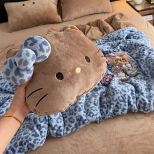 黑皮KT抱枕毯靠枕女卡通午睡毯加厚毛毯汽车护颈枕车枕护肩安全带