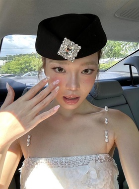 赫本风轻奢黑色方钻平顶礼帽女秋冬新款复古法式高级感贝雷帽子