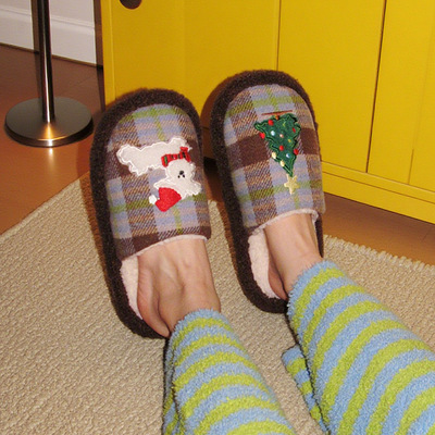 卧室趣味刺绣小狗女士棉拖鞋复古格子居家保暖创意圣诞树毛毛鞋冬