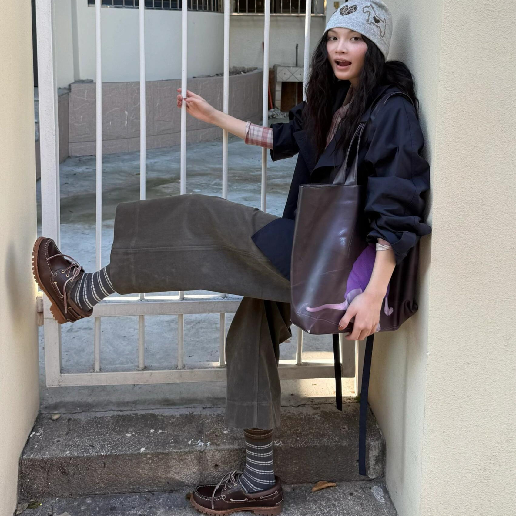 日系复古麂皮感宽松中裤女秋冬新款设计感休闲百搭垂感直筒八分裤