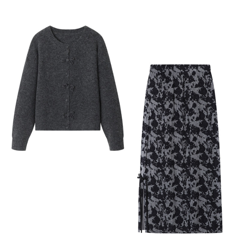 彩系~新中式蝴蝶盘扣针织开衫半裙2025秋季新款宽松显瘦圆领毛衣,女装/女士精品,毛针织衫,淘宝优惠券,粉丝福利购,淘宝优惠卷