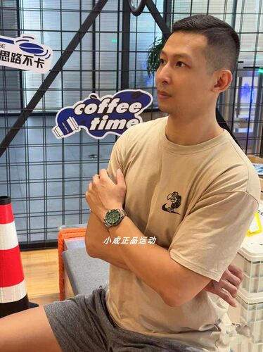 耐克男子卡通印花休闲短袖T恤