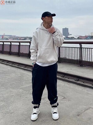 耐克重磅棉加绒保暖连帽套头卫衣