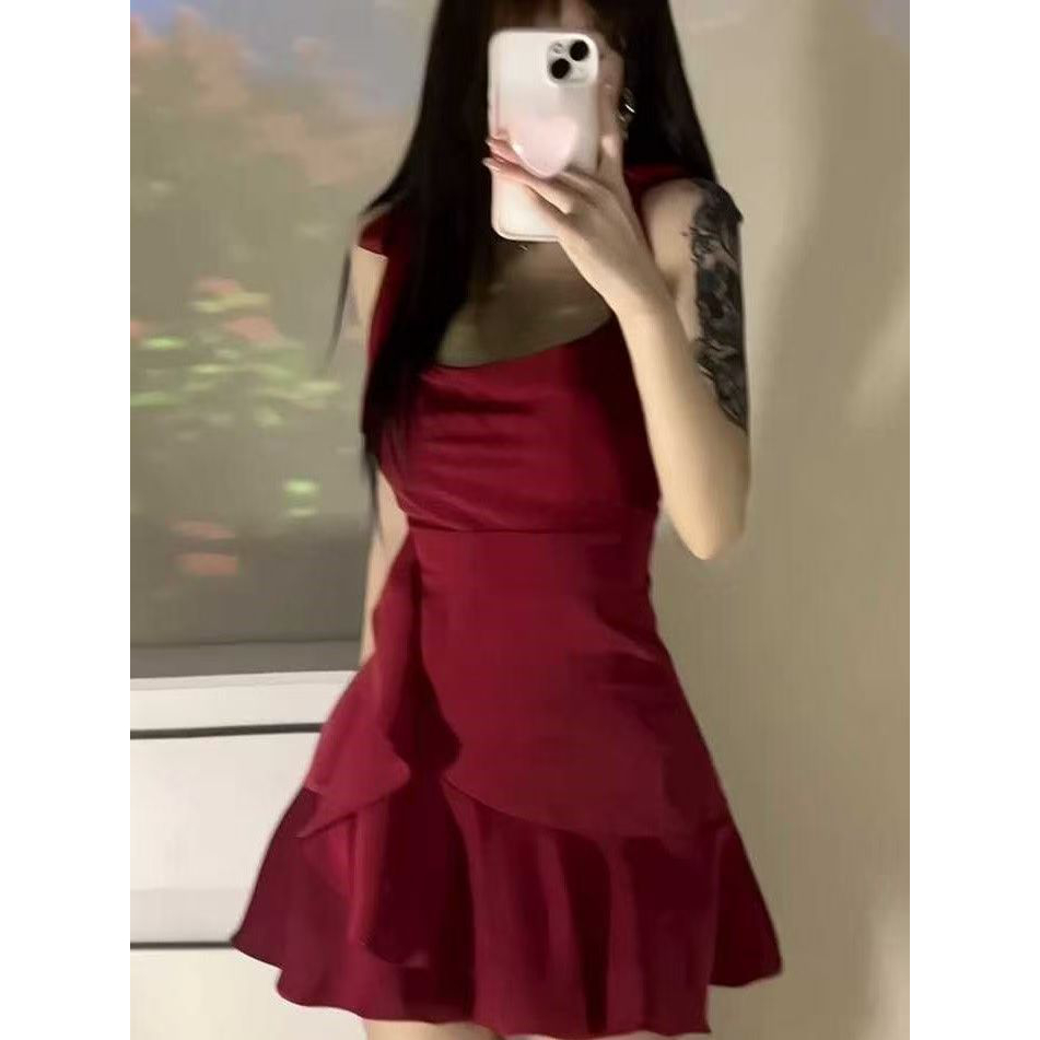 法式复古赫本风气质名媛红色吊带连衣裙女夏季收腰显瘦荷叶边短裙