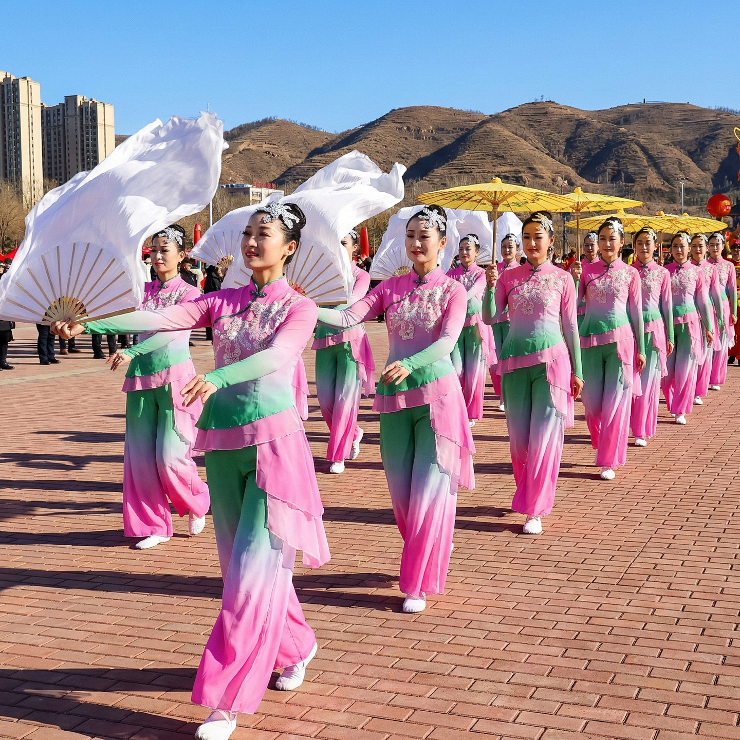 高档2026新款胶州秧歌舞蹈演出服装女东北开场扇子广场舞古典腰鼓
