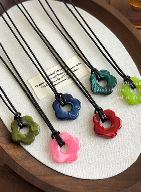 多巴胺彩色亚克力镂空花朵项链