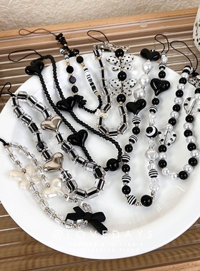 黑色系串珠手机链ins珍珠串珠爱心手机挂绳短款手绳防摔手机挂饰