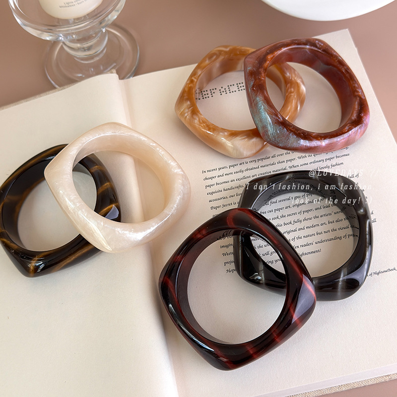 欧美风大款理石纹手镯