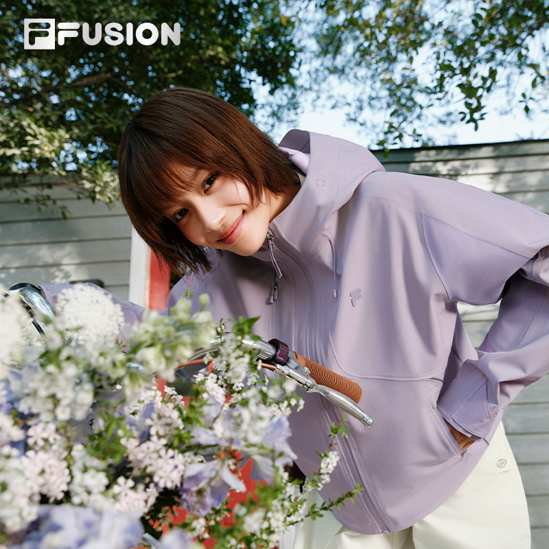 田曦薇同系列FILA FUSION斐乐梭织外套女夏新款防水宽松连帽上衣