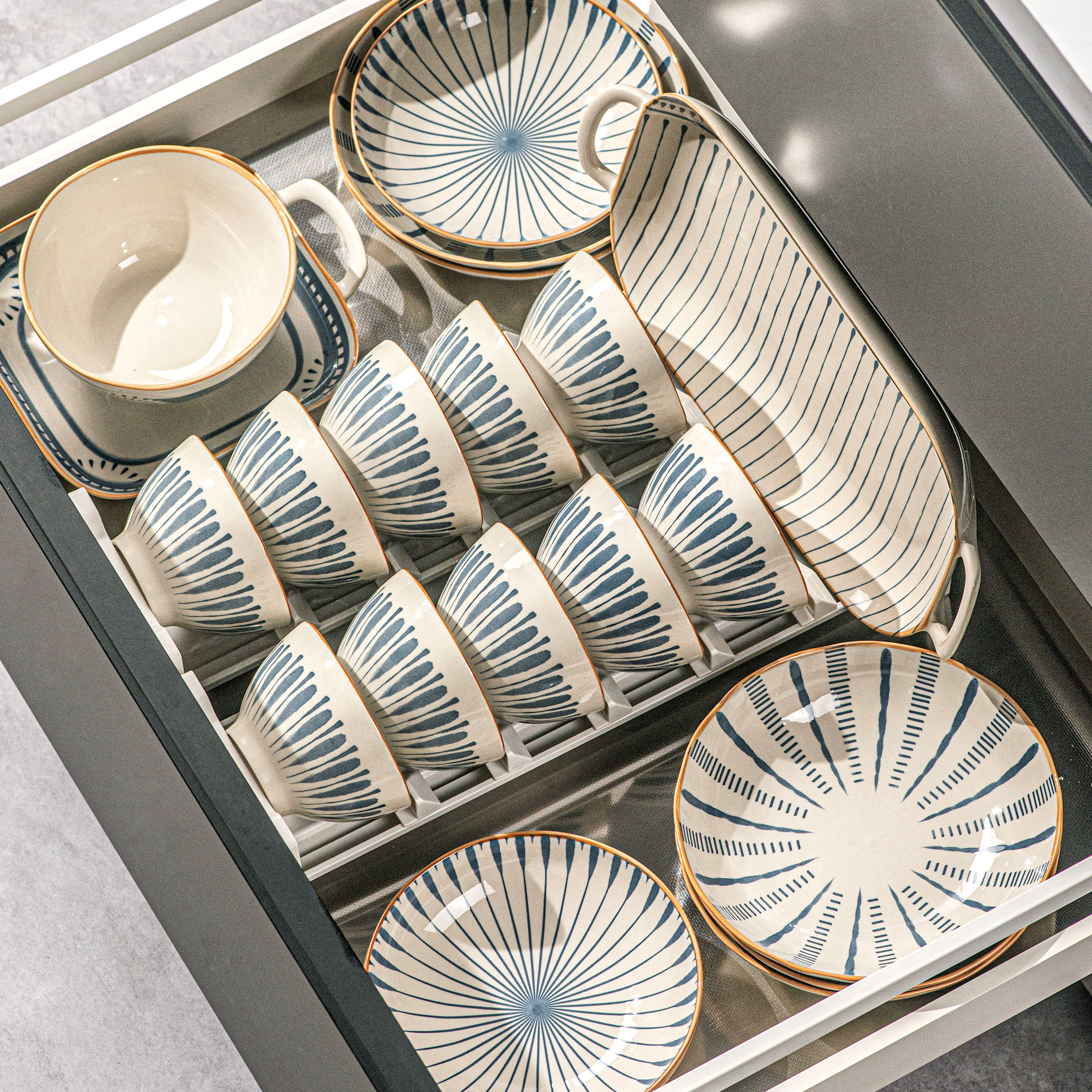 碗碟套装家用2025新款日式陶瓷碗具景德镇高颜值碗盘碗筷乔迁餐具