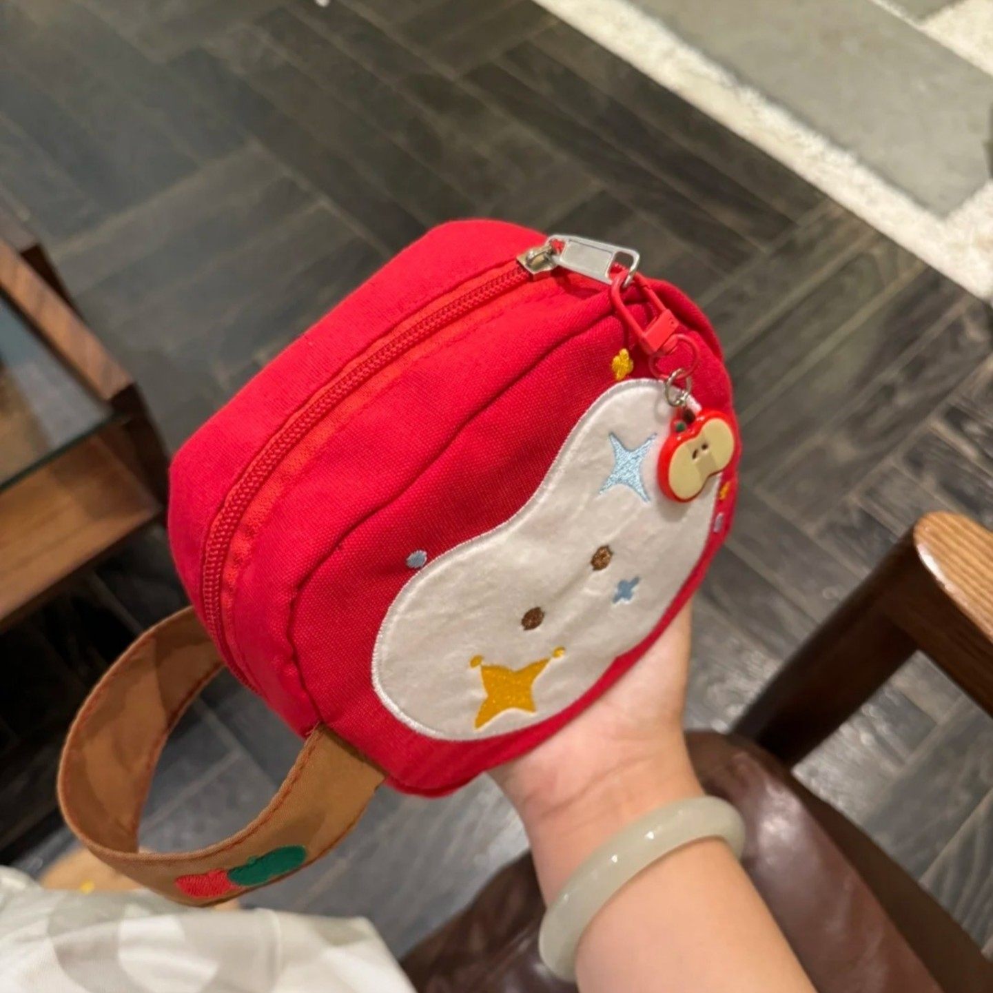 等了好久的！红苹果手腕包可爱零钱包手拿小包创意ins刺绣苹果包,箱包皮具/热销女包/男包,手拿包,淘宝优惠券,粉丝福利购,淘宝优惠卷