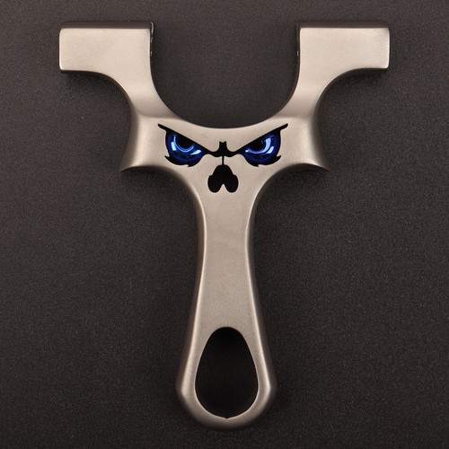 龙齿小炮新款9025弹弓恶魔不锈钢户外扁皮筋弹弓夹片高精度弹弓