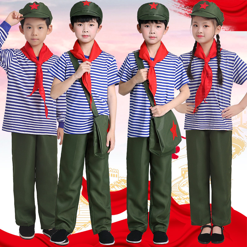 儿童学习雷锋红歌合唱服