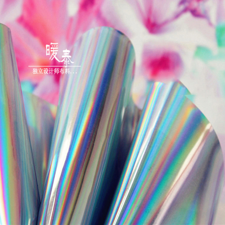 银色幻彩镭射镜面反光膜 荧光七彩包袋防水材料时装创意设计布料