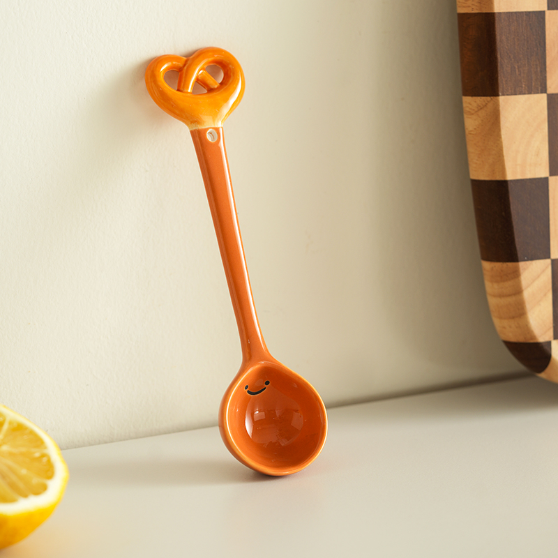 高颜值可爱吃饭勺子肆月手捏面包