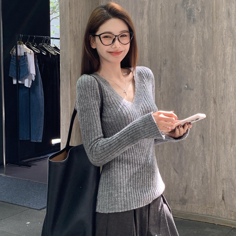 早秋新款灰色v领长袖针织女上衣