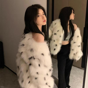 冬季新款环保狐狸毛皮草一体短款外套女时尚气质白狐豹纹保暖大衣