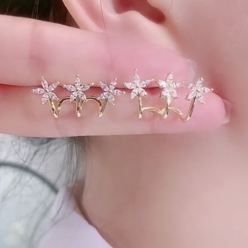 锆石花朵耳钉银针2025新款潮设计感三孔效果小众耳环小巧精致耳饰