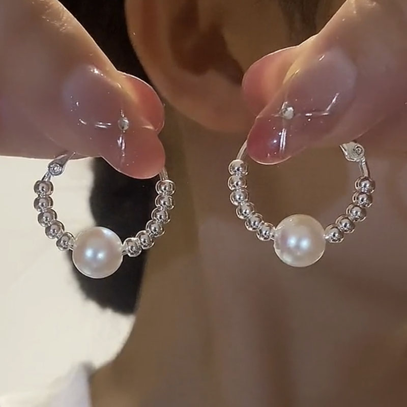 灵动流行时尚珍珠圆圈耳环2025年新款潮小众耳圈高级感耳饰显脸小