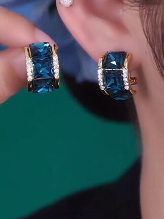 Blue Crystal Earrings 2026 New Korean Style Elegant Internet Celebrity Earrings with a High-End Feel, Light Luxury, and Side-Set Diamonds for Women