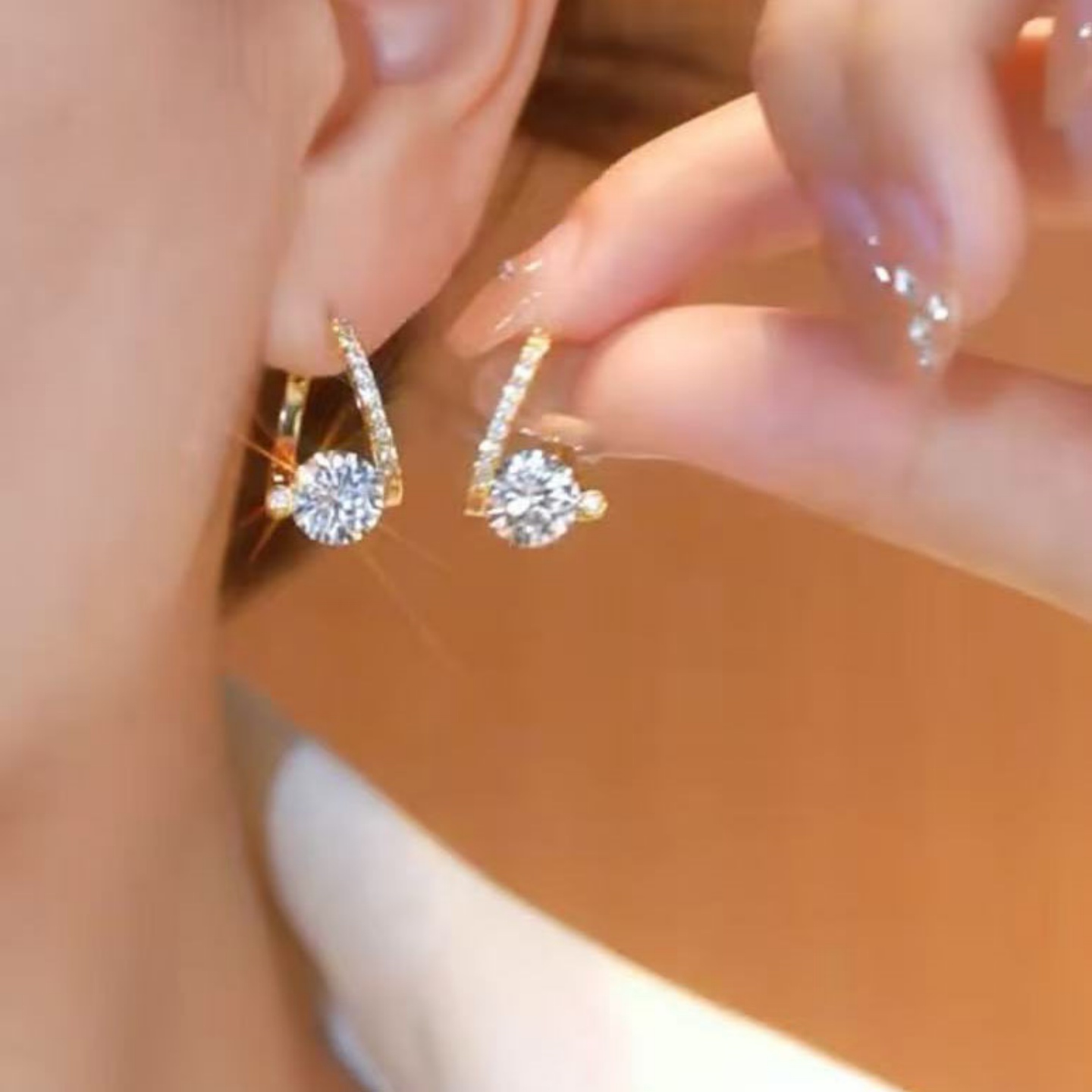 微镶锆石克拉耳扣女精致百搭耳环