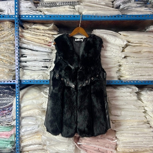 环保毛皮草无袖马甲外套女冬季叠穿保暖坎肩背心时尚马夹上衣黑色