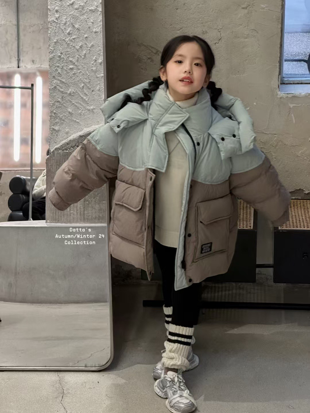 欧货童装2024冬装新款时尚连帽拼色加厚儿童羽绒服女中长款外套