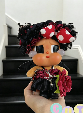 哭娃CRYBABYvacation系列搪胶毛绒吊卡甜在一起娃衣crybaby衣服