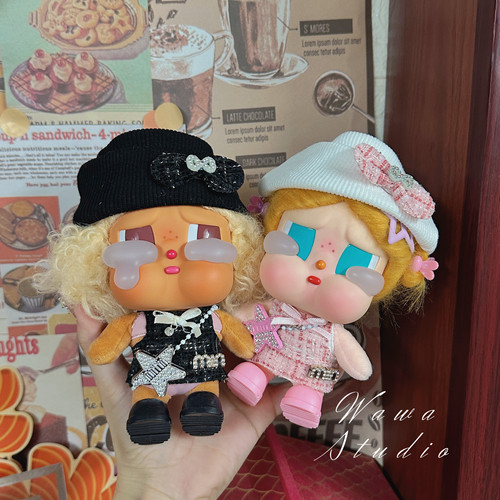 哭娃CRYBABYvacation系列搪胶毛绒吊卡甜在一起娃衣crybaby衣服