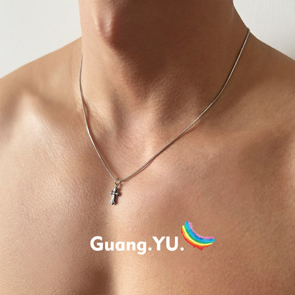 GuangYu美式复古十字架吊坠男钛钢项链简约百搭锁骨链小众配饰女