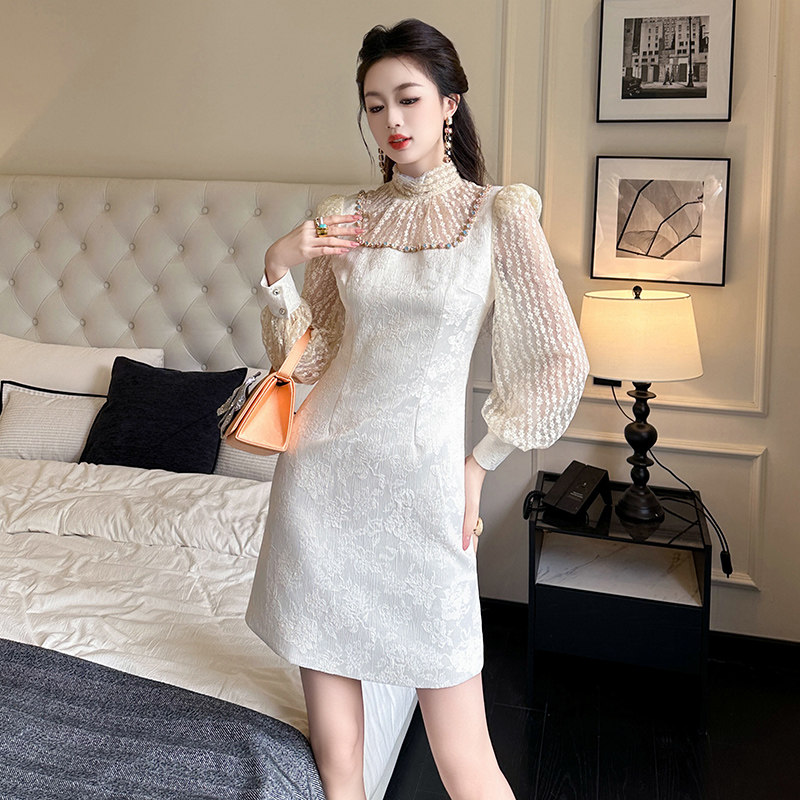法式轻奢千金风印花连衣裙女秋季新款蕾丝提花立领灯笼袖a字短裙