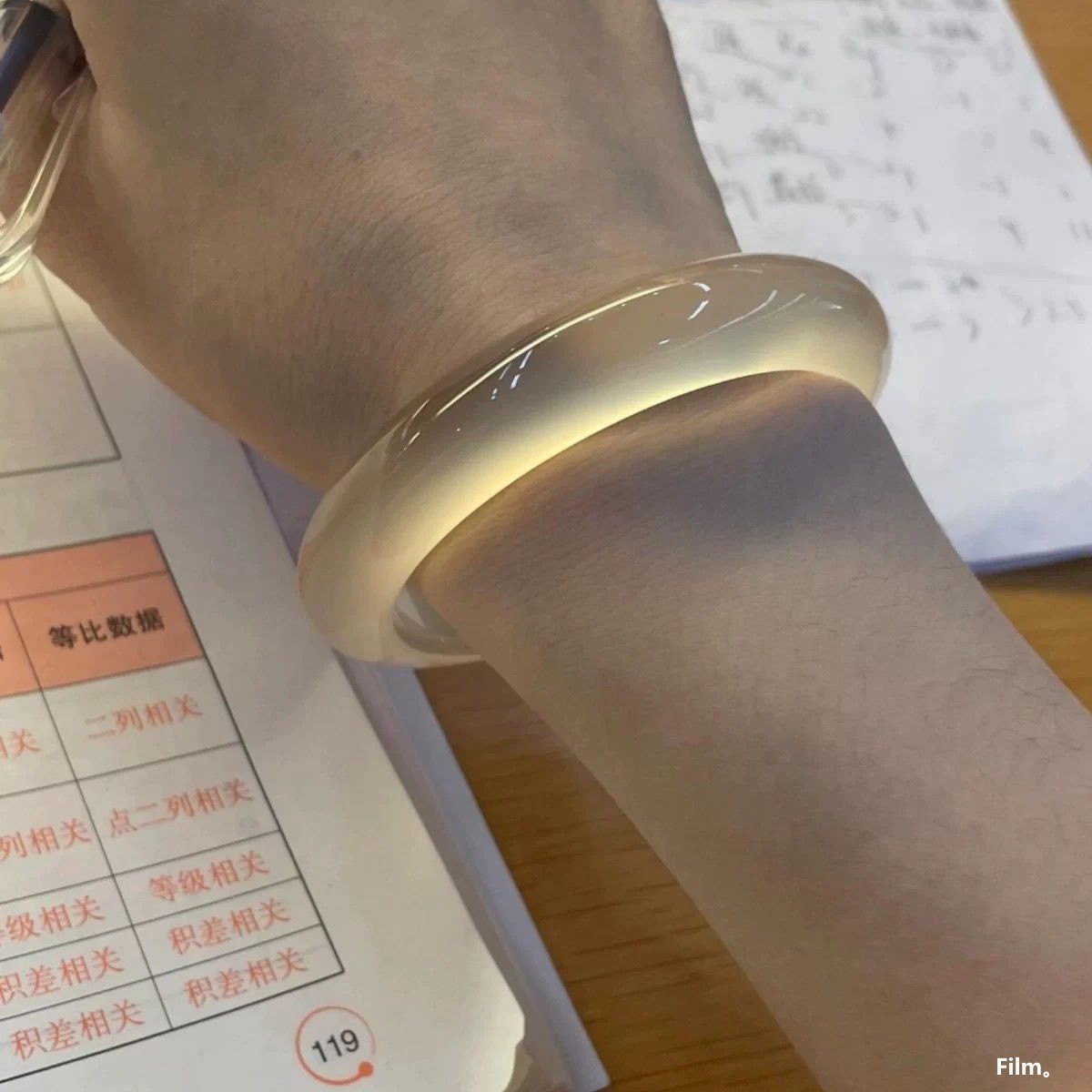 2025香槟金色高冰种玉髓手镯玛瑙手镯少女款翡翠平替白月光起胶感