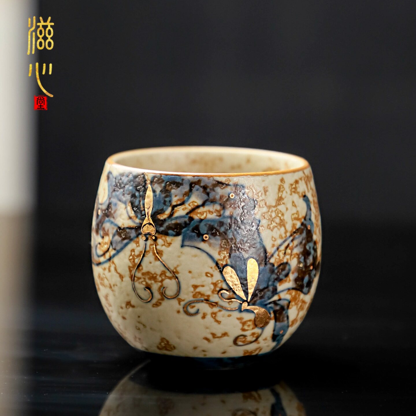 邱桂还火石红手绘蝴蝶不倒杯