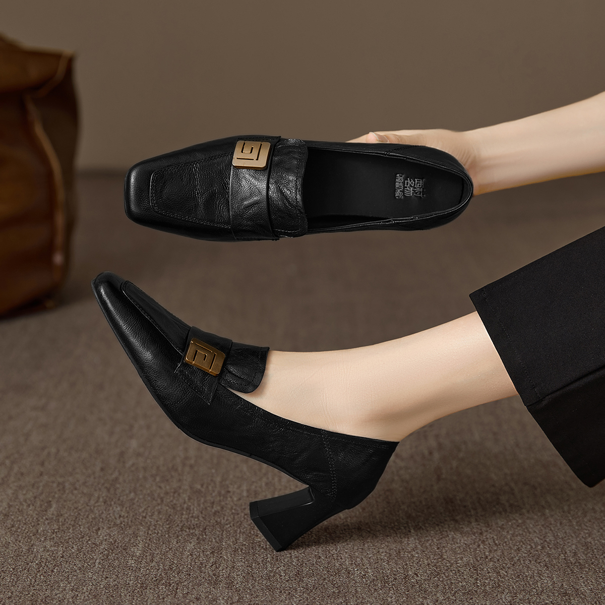 2025新款复古黑色百搭方头粗跟单鞋女时尚高跟鞋软底不累脚通勤鞋