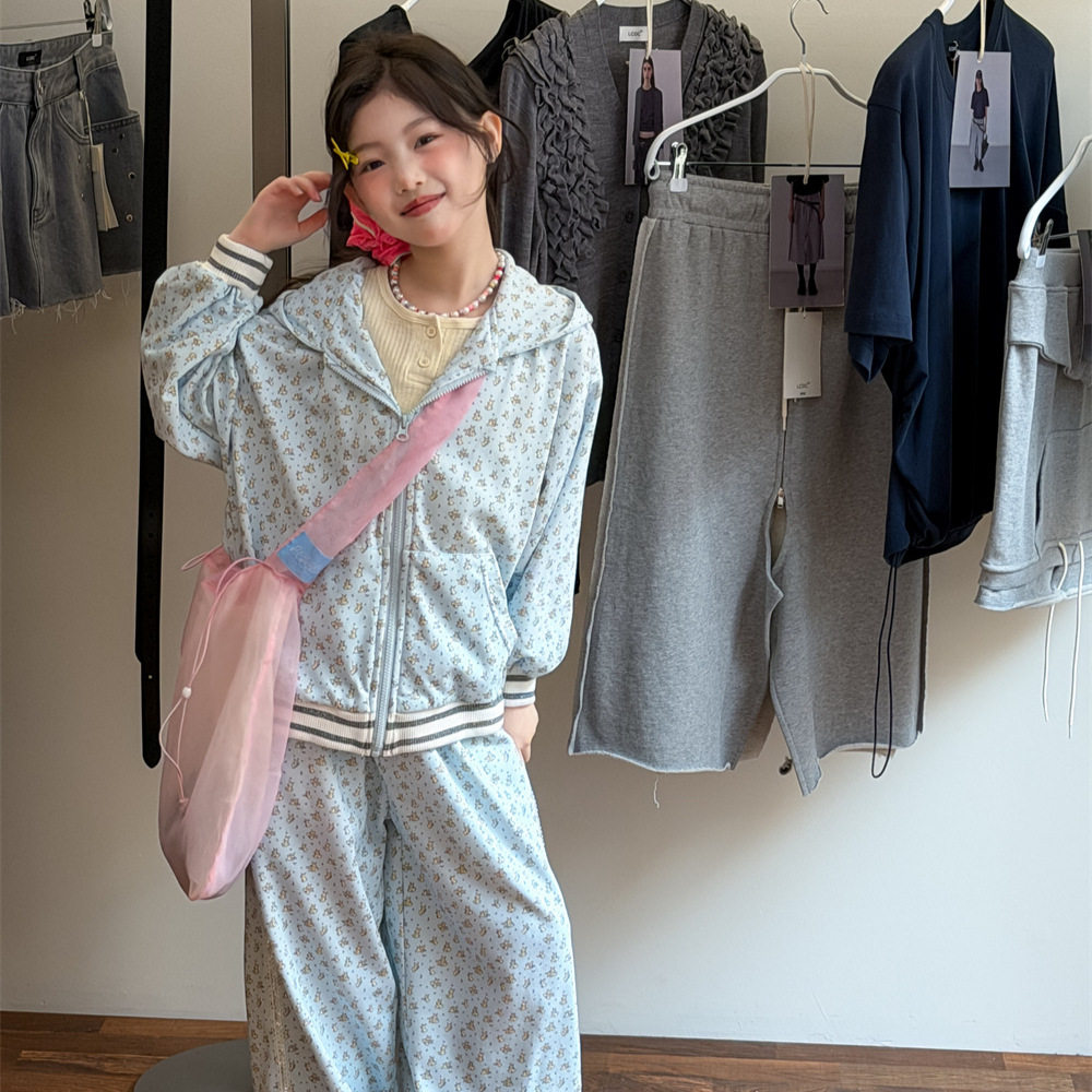 韩系女童碎花套装2026春款儿童浅蓝宽松拉链卫衣休闲运动裤两件套