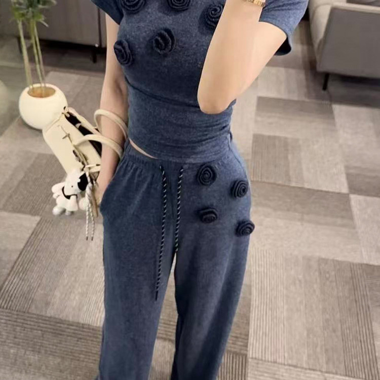 巨好看时尚套装女韩版显瘦立体花朵短袖T恤+高腰直筒裤休闲两件套