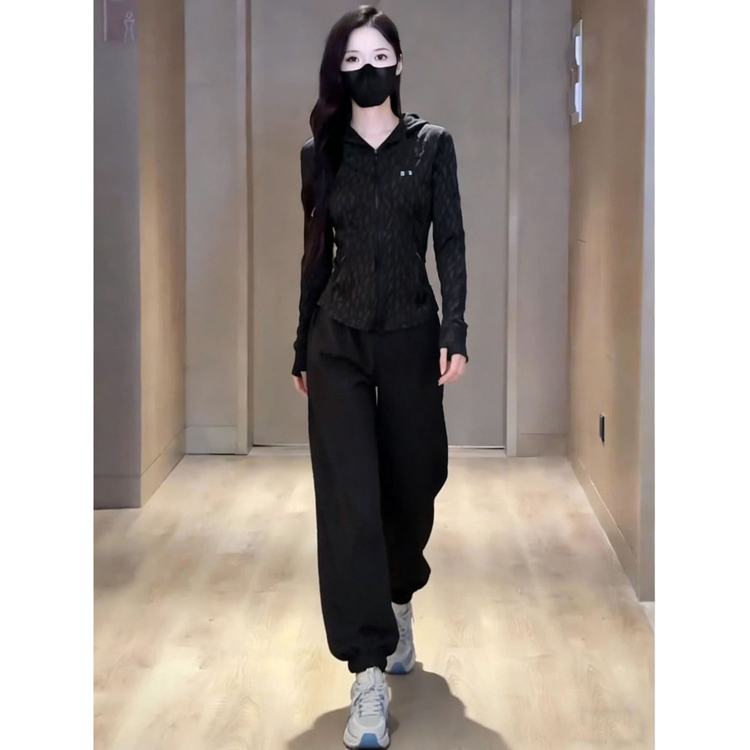 感休闲运动套装女春秋气质修身拉链连帽卫衣黑色束腿裤两件套