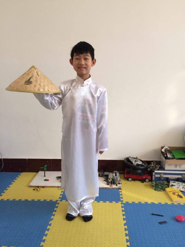 越南的男式的传统奥黛民族演出服装茶艺服包括裤子