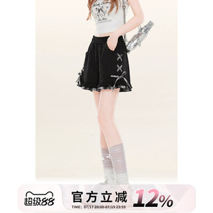 自然涩少女黑色休闲运动短裤女士夏季新款格纹拼接宽松显瘦热裤子