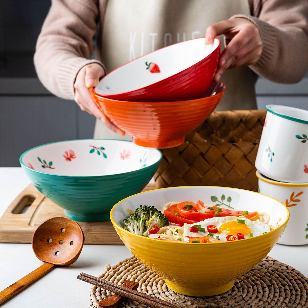 Modern housewife's original Huayun Douli ramen noodles bowl