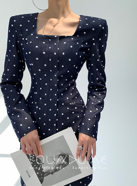 Foundume  晴空牛仔蓝U型领垫肩小波点收腰显瘦短款连衣裙