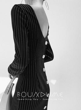 Foundume 24秋冬新款露背条纹收腰显瘦一字领修身显瘦长袖连衣裙