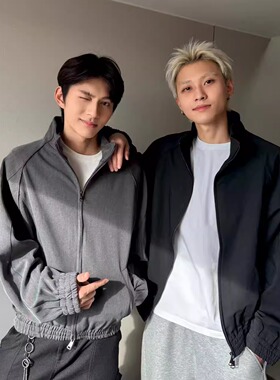 KidThe1One立领门筒领短橡筋下摆夹克春秋纯色硬挺少年感