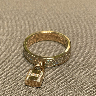 新款 玫瑰金满钻凯莉锁头戒指镶钻银色潮牌猪鼻子指环情侣轻奢小众